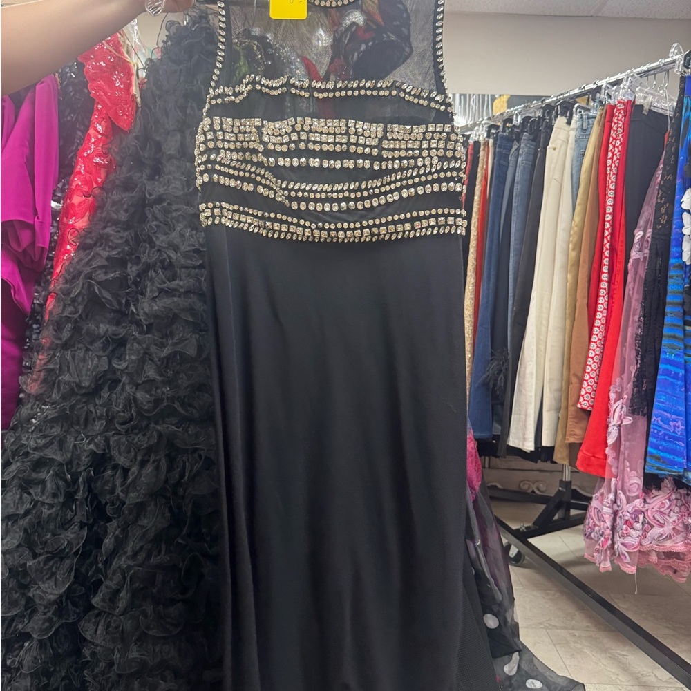 Elegant Black Sleeveless Dress